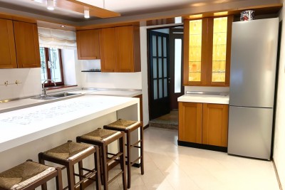 Ekskluzivna prodaja! Dvonadstropna hiša z neposrednim pogledom na morje v starem mestnem jedru Novigrada