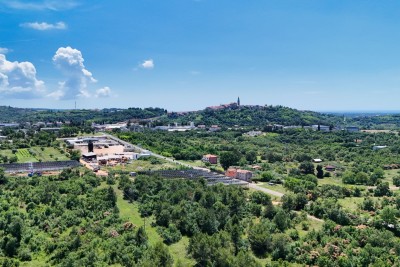 Gradbeno zemljišče v Bujah v poslovno-proizvodni coni