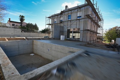 Semi-detached house with pool near Umag, beach proximity!