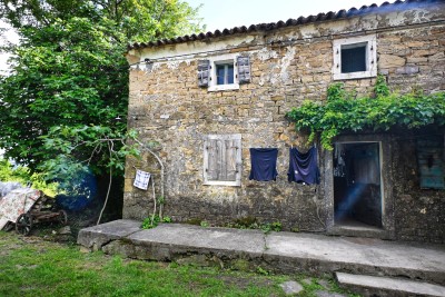 Casa in pietra da adattare con vista aperta verso Montona!