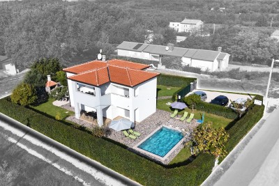 Ferienhaus mit Pool, nahe Juricani und Stränden – Investitionsmöglichkeit