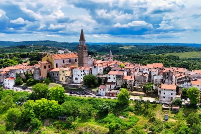 Building plot (building) with an area of 25 m² in the old town center of Buje