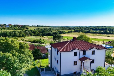 Multi-apartment building with apartments for short-term and long-term rental